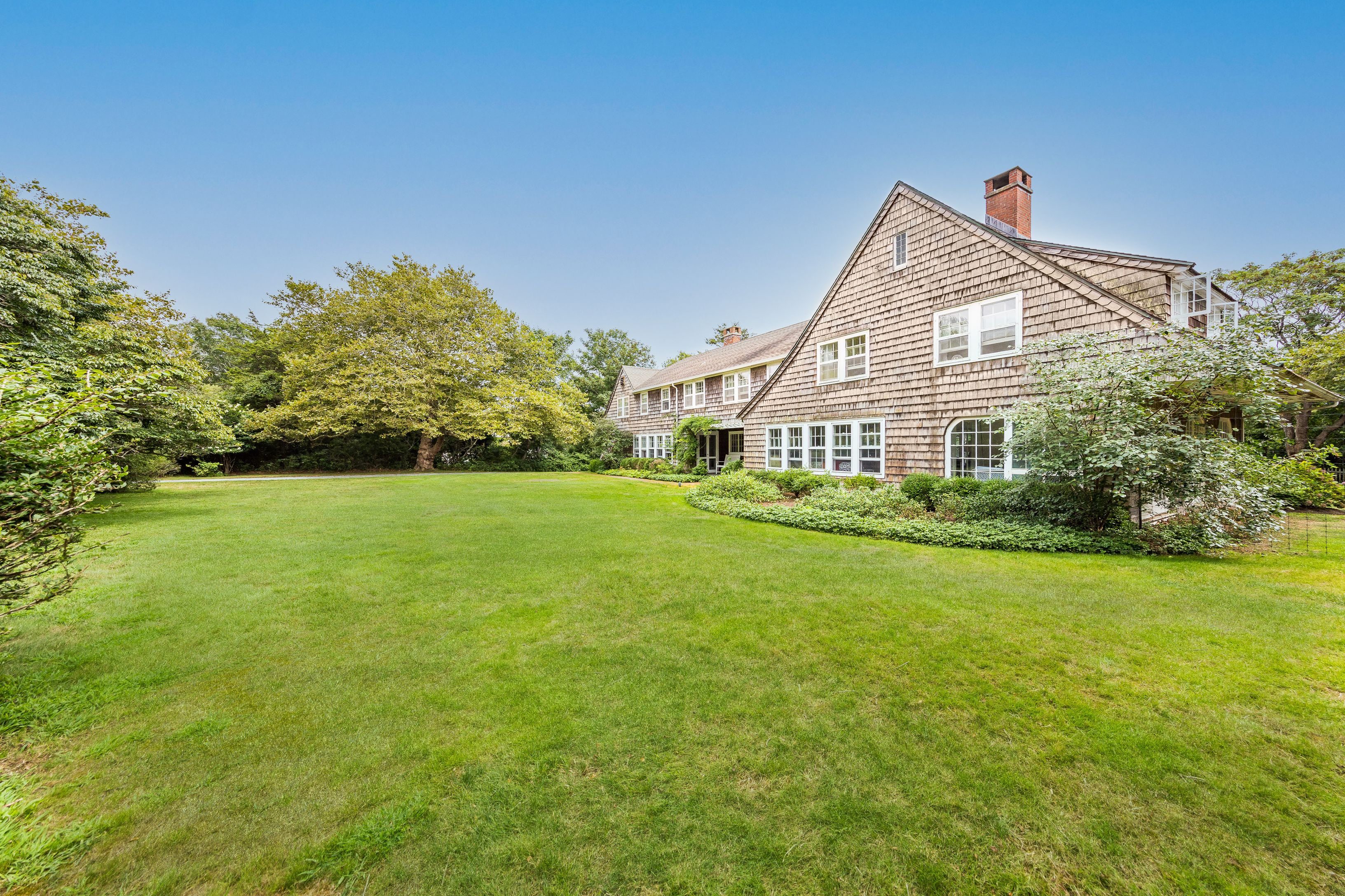 53 Lily Pond Ln, East Hampton, NY 11937 Out East