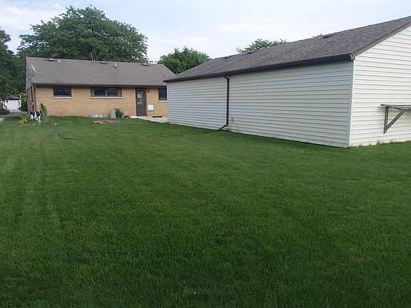 Large yard, 4+car garage