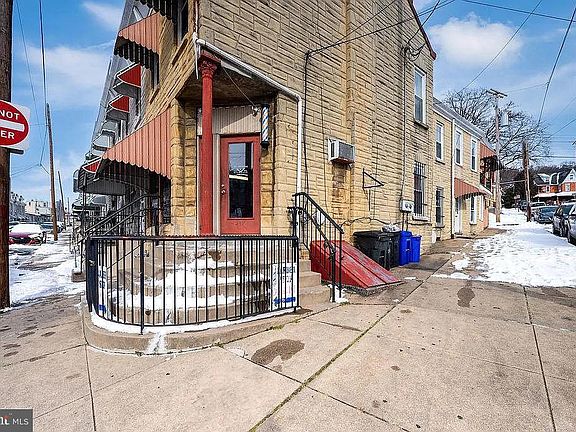 5th image of 349 Miller St S