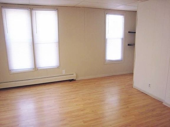 5th image of 2029 Willow Ave N #2