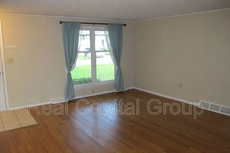 3 bed, 2.0 bath, $2,995 — Photo 2