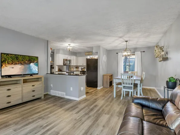 1854 Walnut Rd, Heath, OH 43056