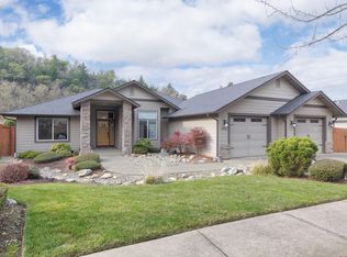 1972 Harpazo Ln, Grants Pass, OR 97527