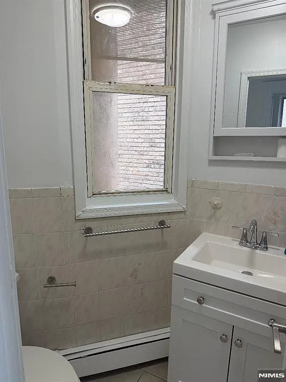 4 bed, $3,200 — Photo 2