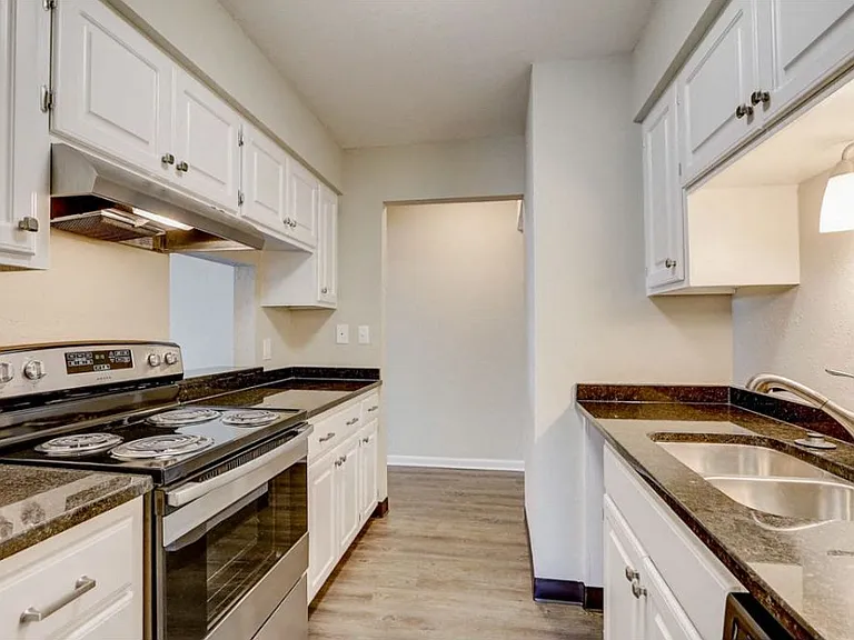 Lake Country Village Apartments — Photo 7