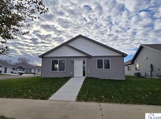 2022 Essler Dr, Saint Peter, MN 56082