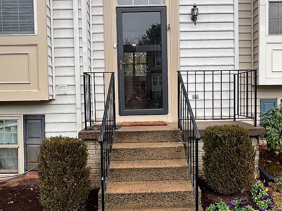 3rd image of 9549 Tudor Oaks Dr