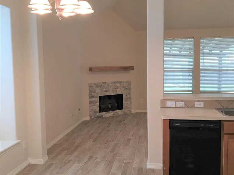 2214 Valley View Xing — Photo 11