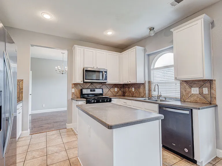 6107 Lakecrest Dr — Photo 10