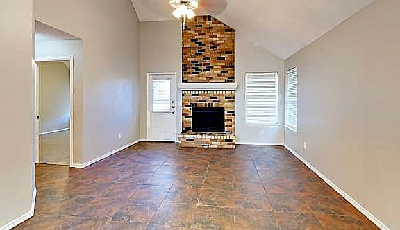 3rd image of 914 Simon Dr