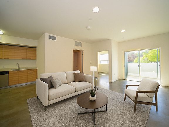 3rd image of 3997 Inglewood Blvd #8