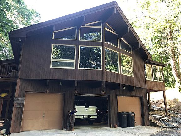 Big garage, full size truck