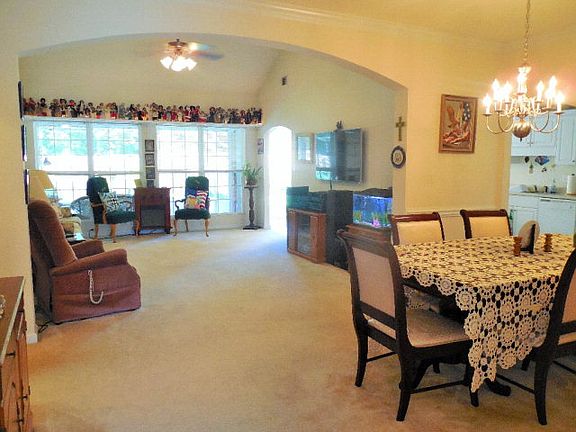 4th image of 450 Surrey Park Dr