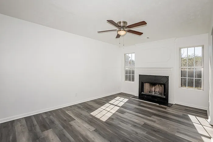 4 bed, 3.0 bath, 1638 sqft, $1,995 — Photo 3