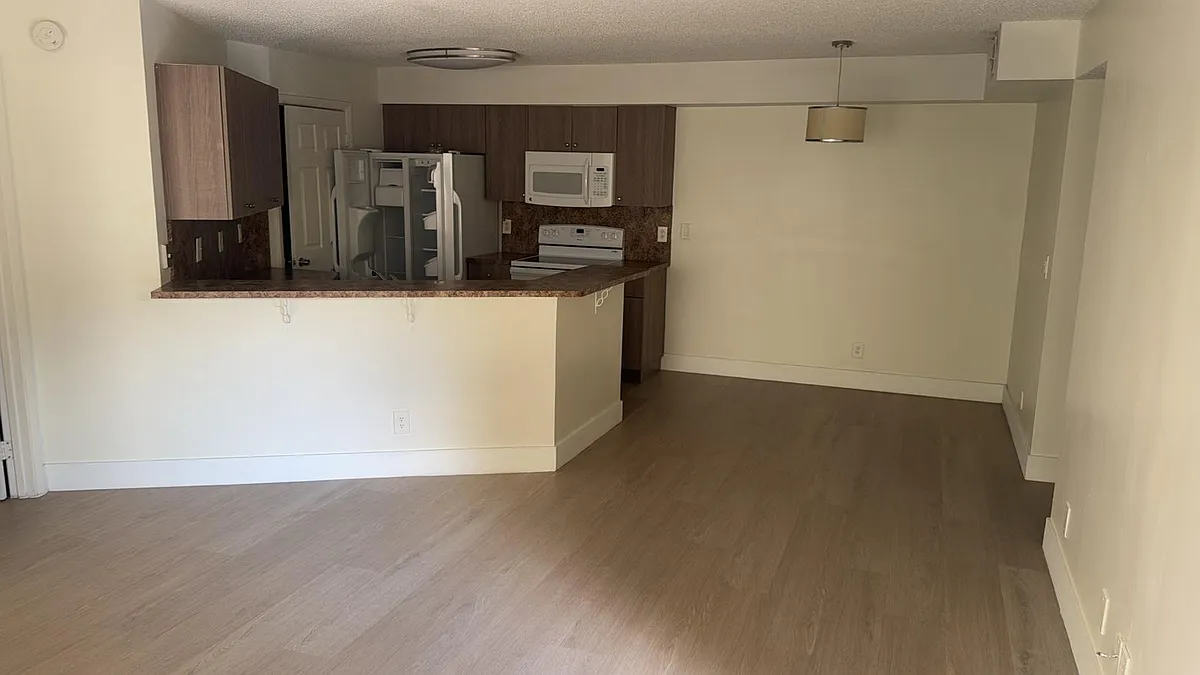 Building Photo - 9999 Summerbreeze Dr #917