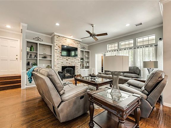 3rd image of 1413 Yardley Pl