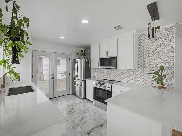 5409 Sun Valley Dr, Fort Worth, TX 76119