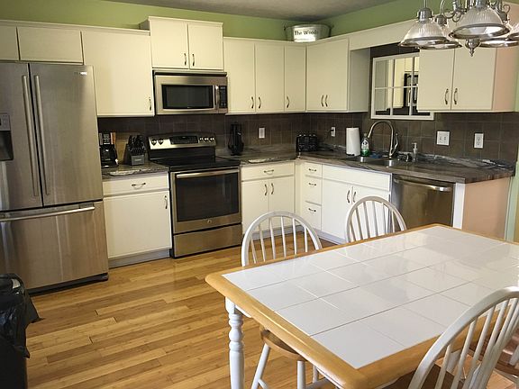 Tile Backsplash! Spacious!