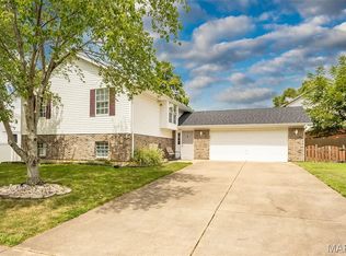 2109 Graystone Dr, Saint Charles, MO 63303