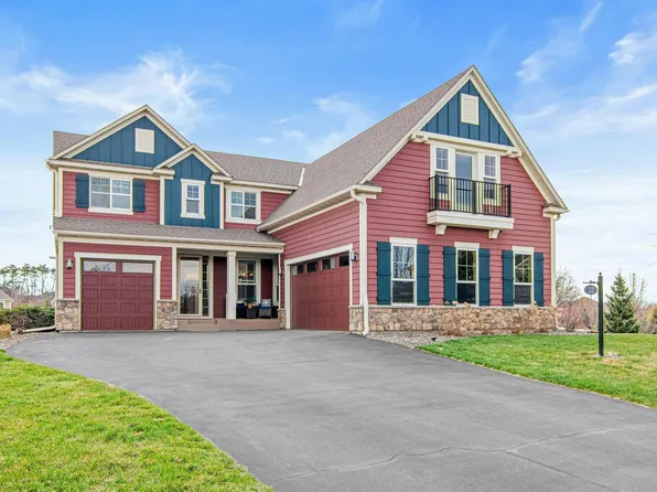 22 Alcott Ct, North Oaks, MN 55127