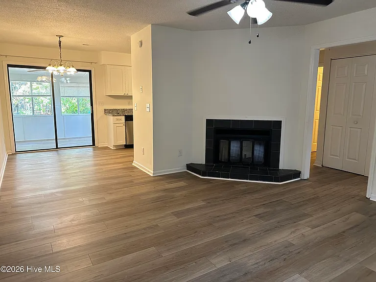 581 Parkway Blvd — Photo 2