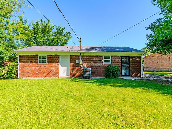 2nd image of 976 Valley Farm Dr