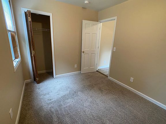 3rd image of 326 Hume Blvd