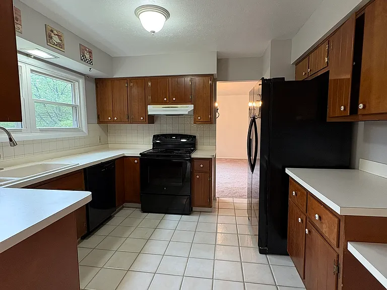9237 White Oaks Cir — Photo 8