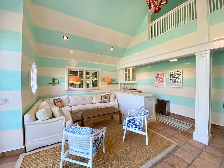 20 Quogue St — Photo 28