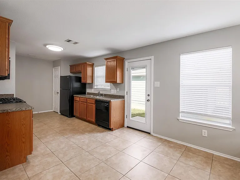 1715 Lost Maples Loop — Photo 8