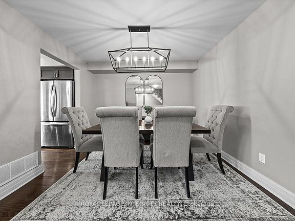 5th image of 154 Woodhurst Cres