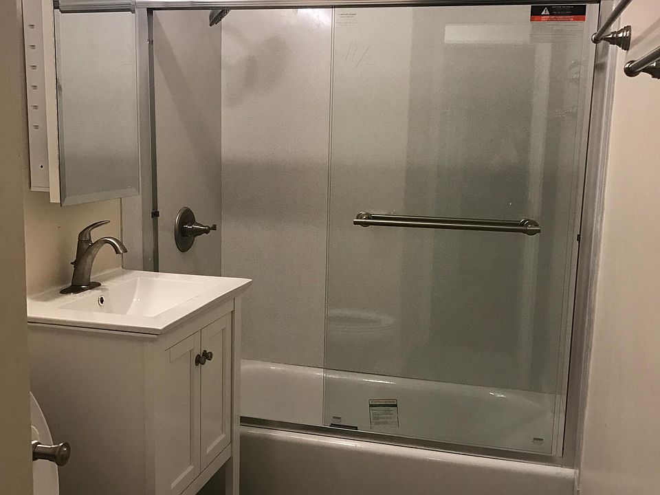 2nd image of 190 Victoria St #6