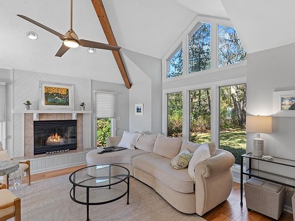 5th image of 7410 Anglewood Dr