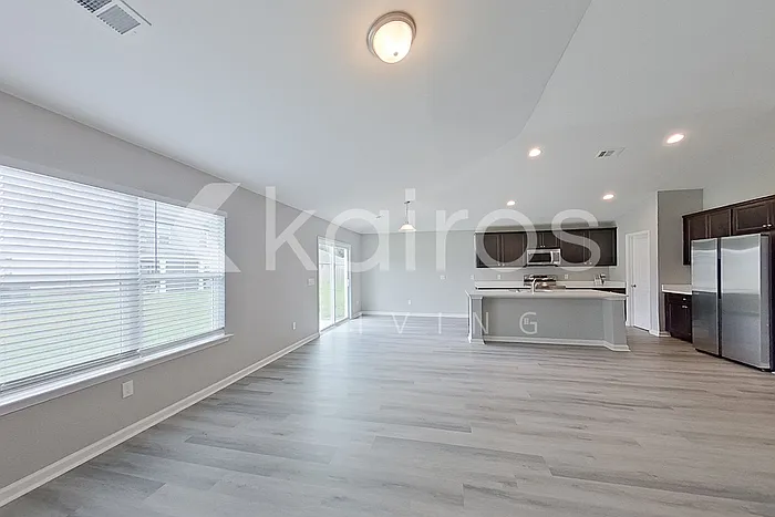 3 bed, 2.0 bath, 1733 sqft, $1,995 — Photo 4