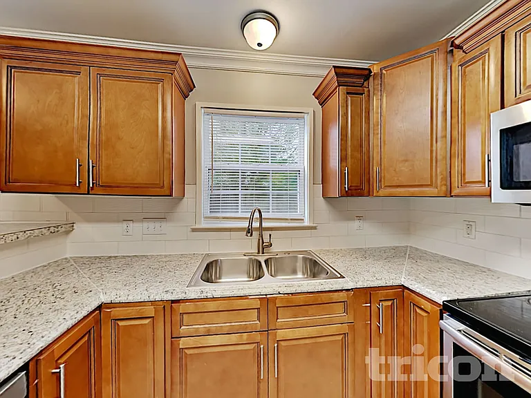 4700 Winterberry Ln — Photo 7