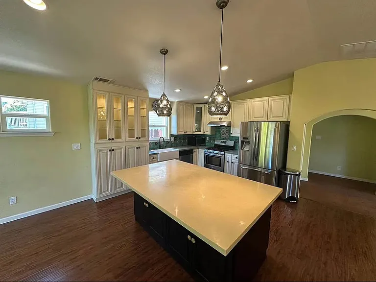 1410 Dewing Ln — Photo 9