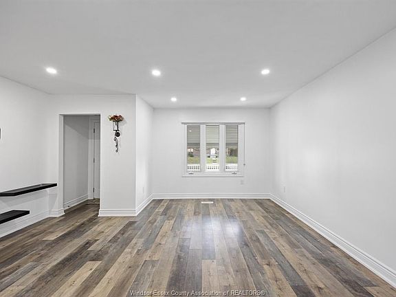4th image of 3154 Manchester Rd