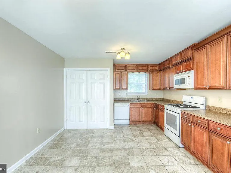5678 Sutter Ln — Photo 4