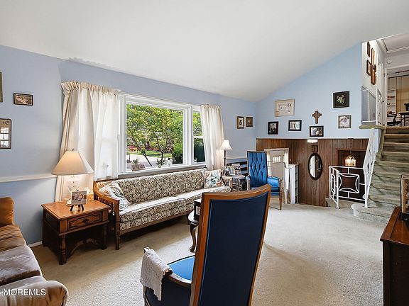 4th image of 839 Regency Court