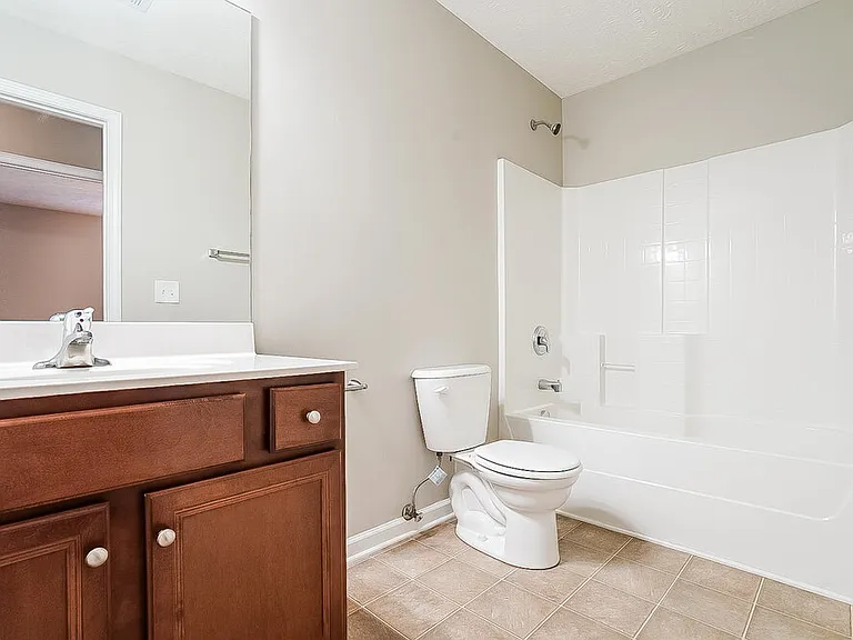 1718 Hartford Ln — Photo 16