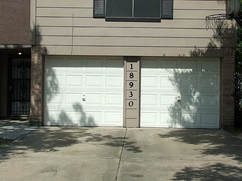 Love the big house numbers. Friends can always find you.