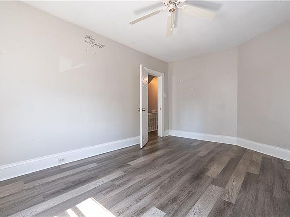 2nd image of 208 Poplar Ave #C