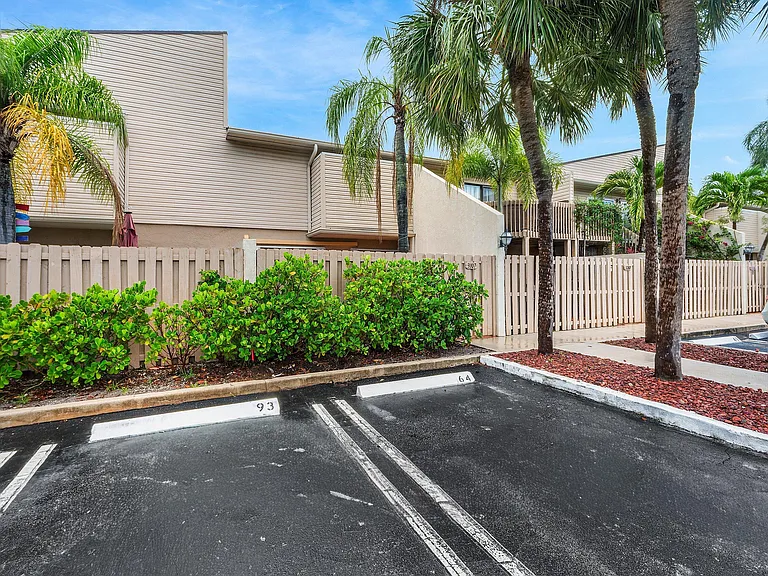 612 Executive Center Dr #107 — Photo 24