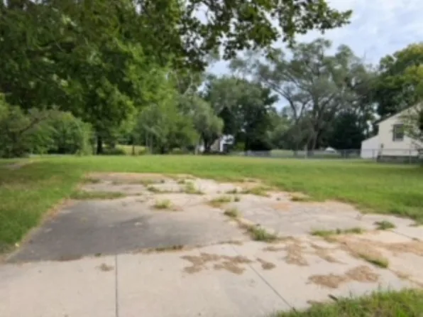 627 Adams St, Waterloo, IA 50703