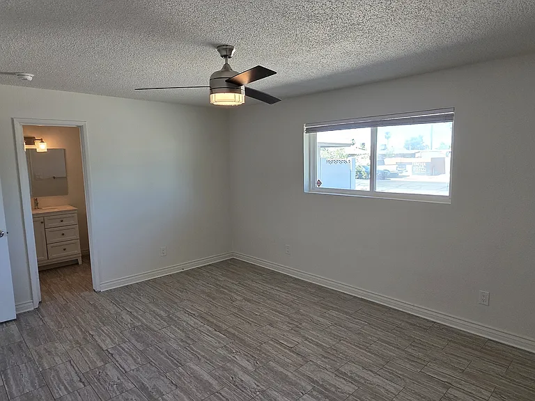 1201 E Barcelona Ave — Photo 34