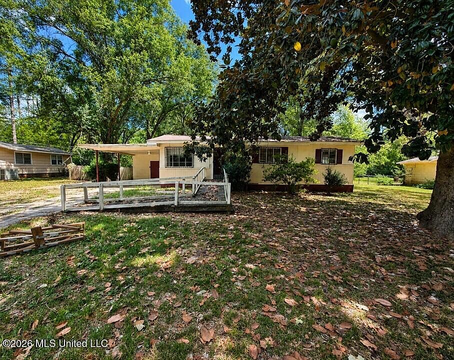 1st image of 256 Iris Ave