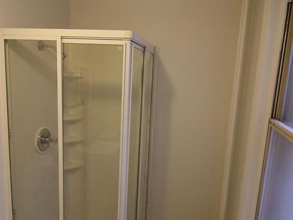 5th image of 421 S 8th St APT 1R