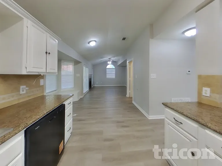 419 Windhurst Dr — Photo 8
