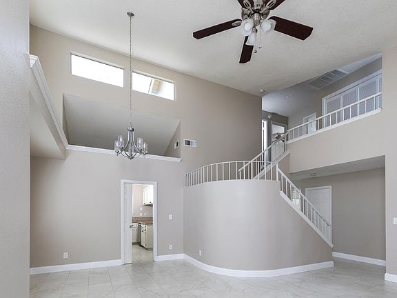 5th image of 953 E Buckhill Rd