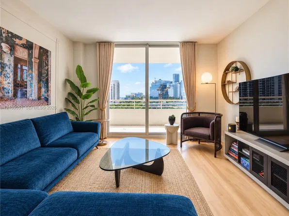 888 Brickell Key Dr APT 903, Miami, FL 33131
